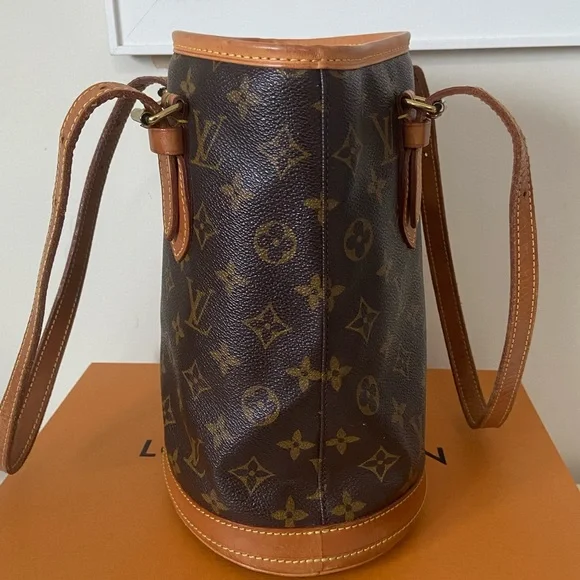 βοΈSOLD βοΈ Louis Vuitton Petit (PM) Bucket Bag - Picture 3 of 14